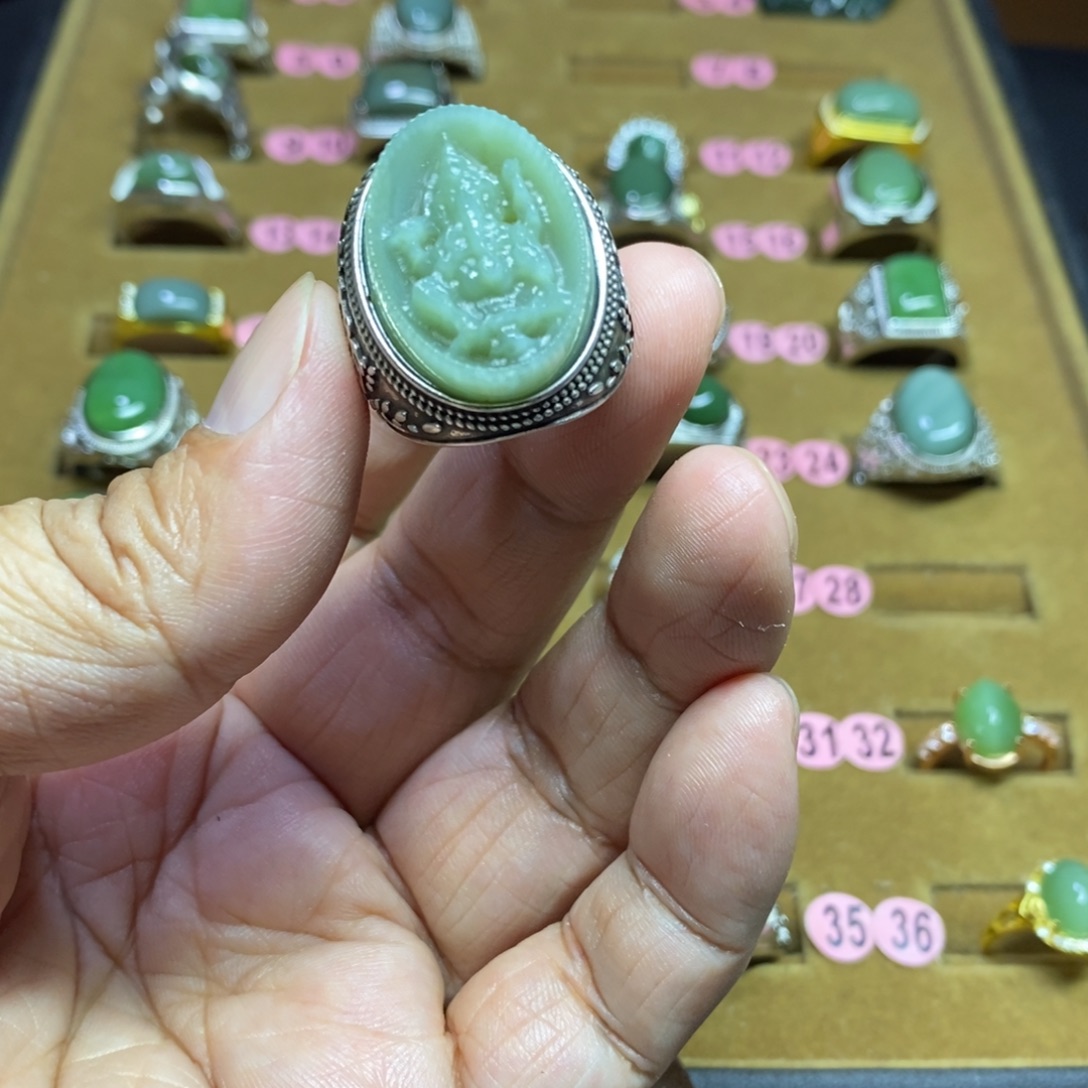 和田玉未镶嵌戒指