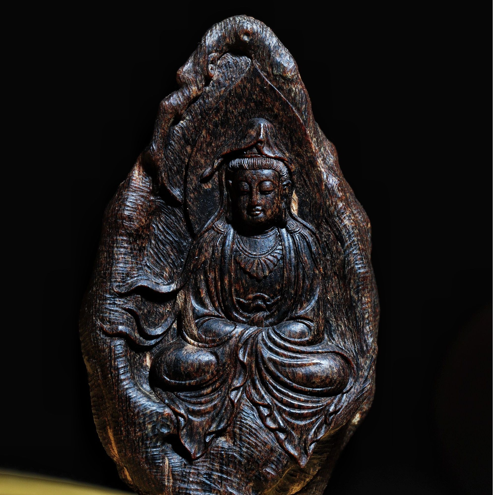 沉香【艺宝】天然野正区文莱糖结老料自在观音挂坠16.8g