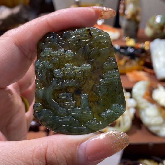 蛇纹石玉未镶嵌颈饰