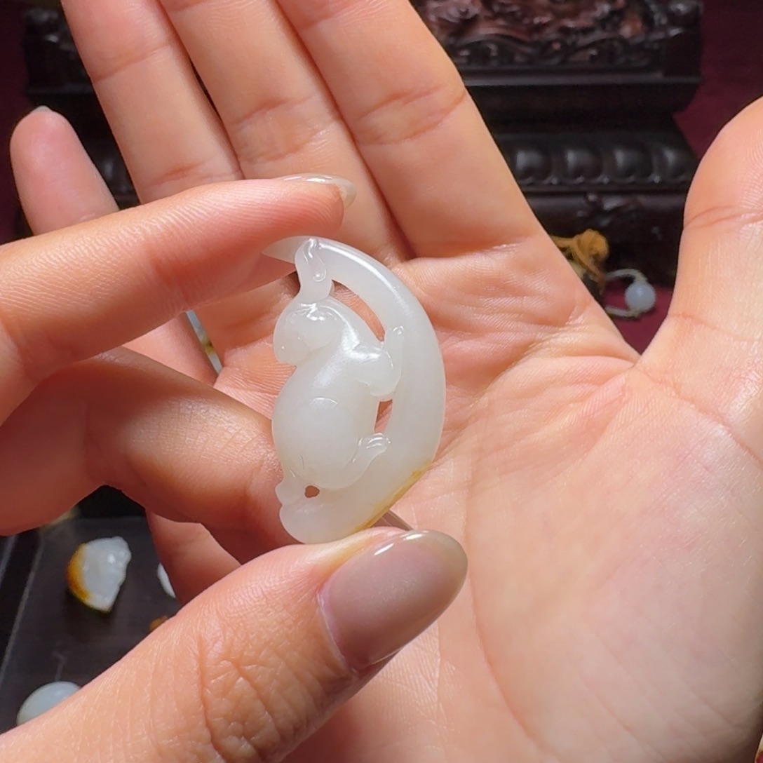 和田玉挂件未镶嵌玉兔