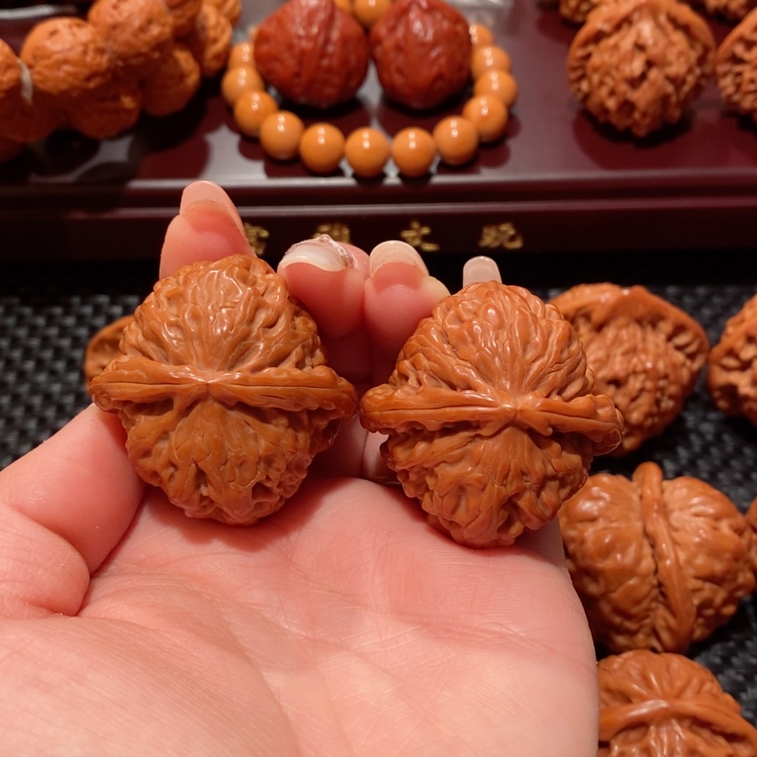 文玩核桃把件白狮子