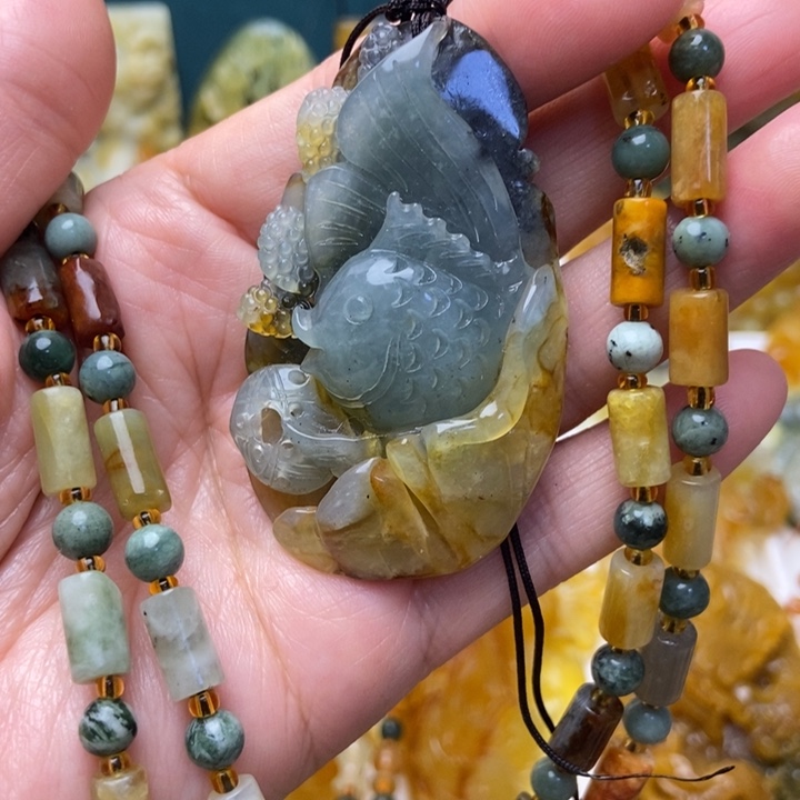 蛇纹石玉未镶嵌颈饰