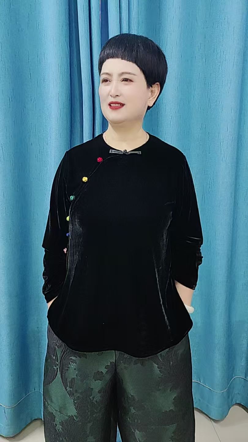 【女人空间】彩扣丝绒上衣