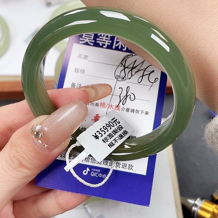 和田玉手镯未镶嵌