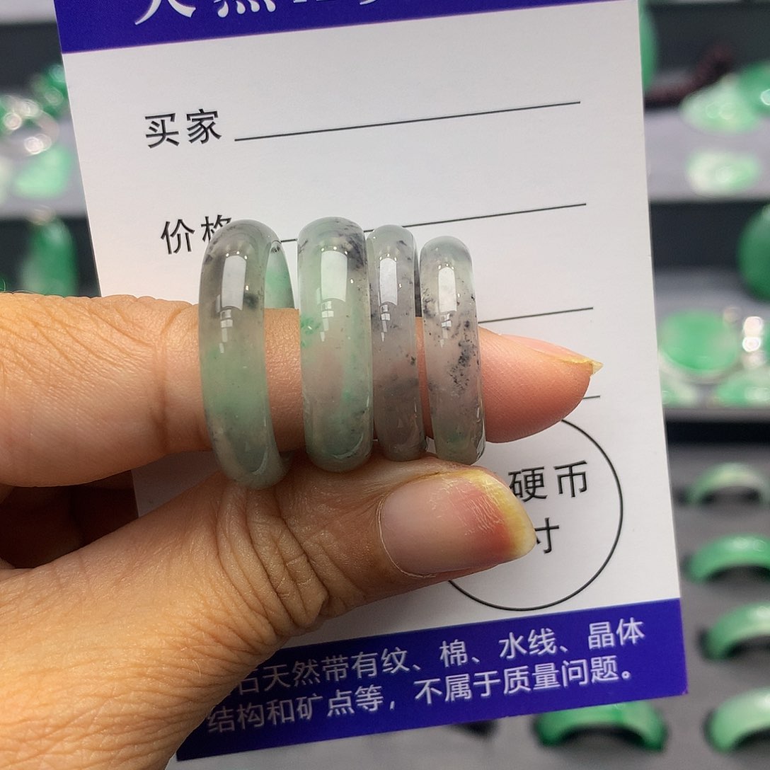 石英质玉（非洲翠）吊坠未镶嵌多样性发其一