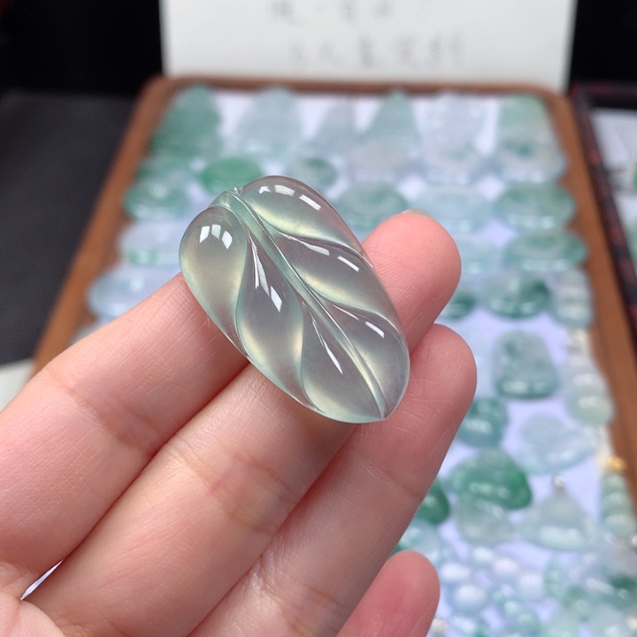 颈饰未镶嵌翡翠高冰晴底叶子