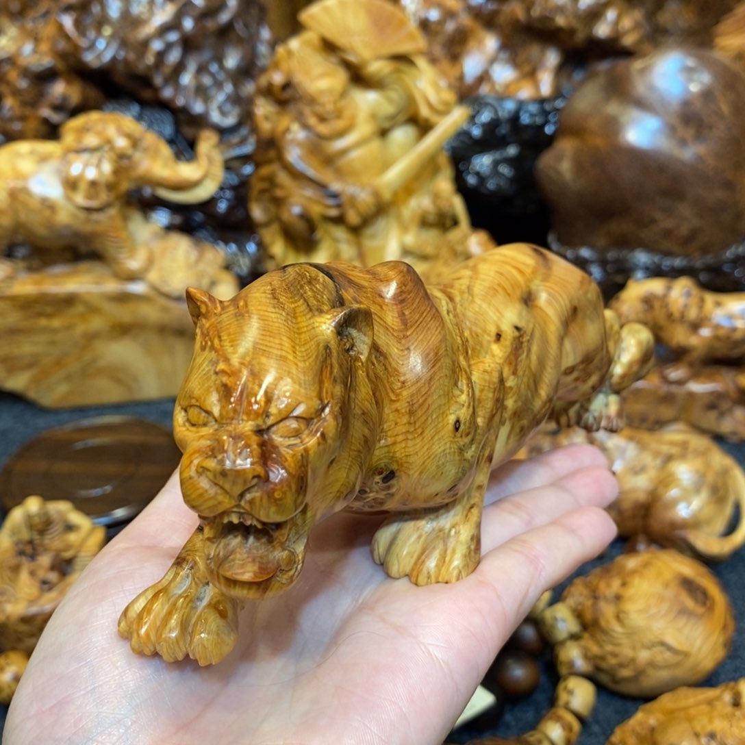 柏木（崖柏）陈化瘤疤豹子摆件