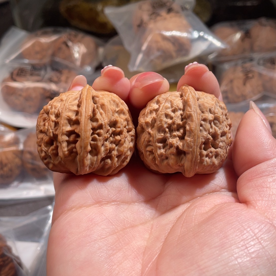 文玩核桃吊坠36白狮子