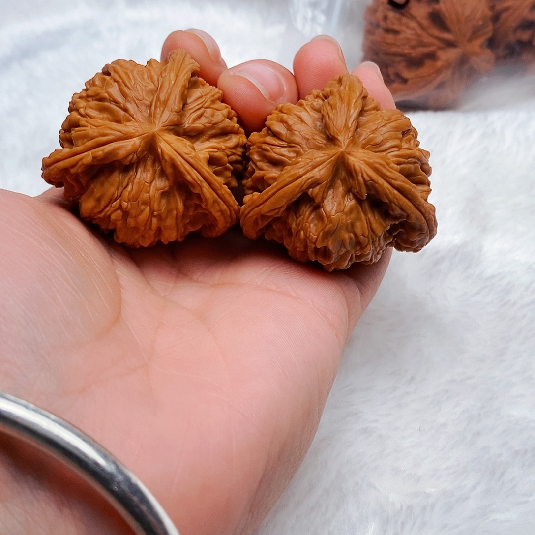 小***根吊坠文玩核桃三棱