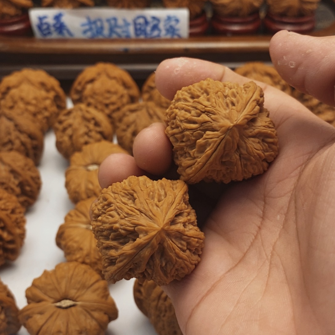 文玩核桃吊坠林***果南疆石