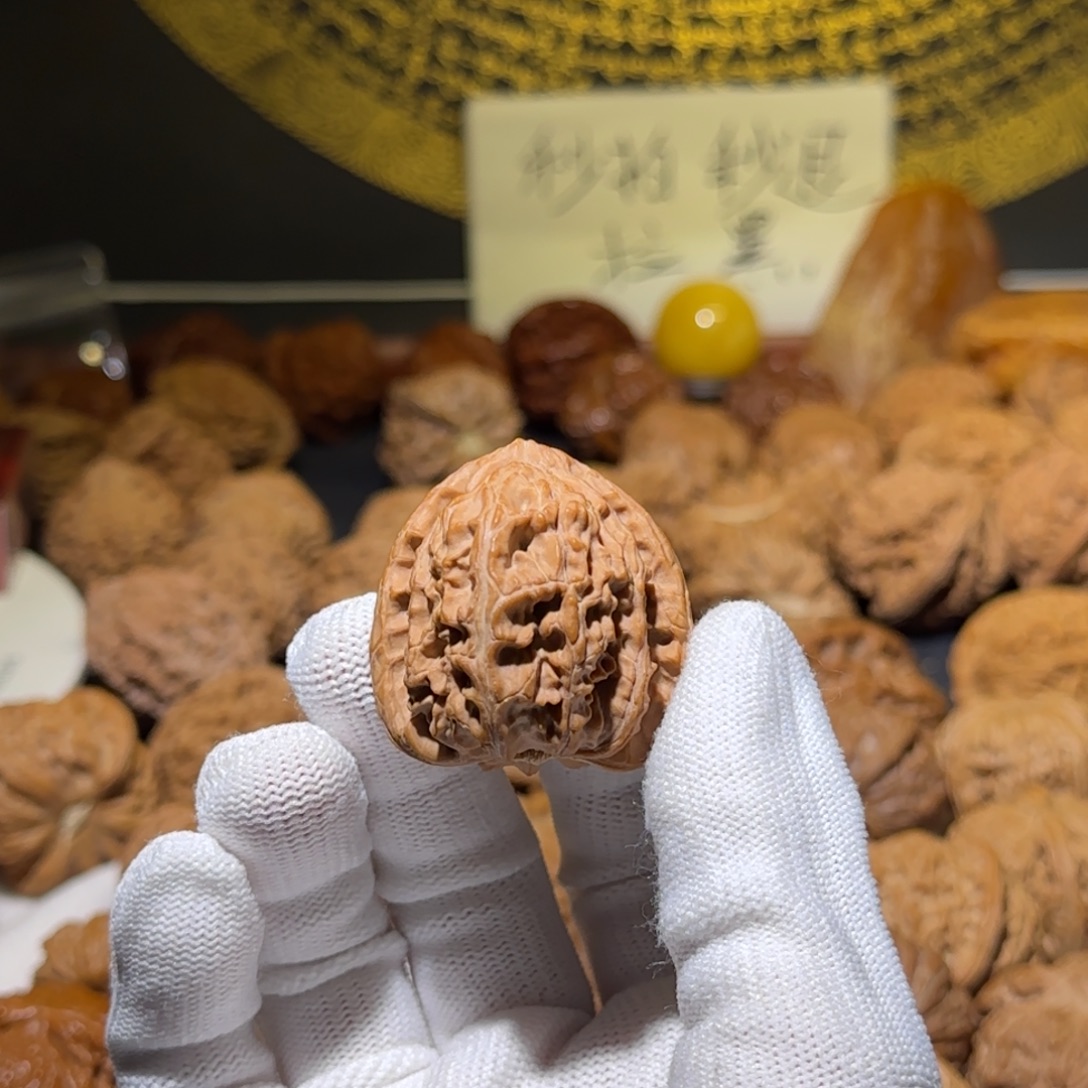 P***。核桃三角白全品1个