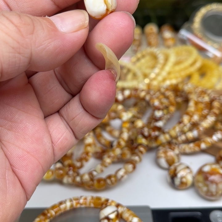 阿***.琥珀未镶嵌裸石90号