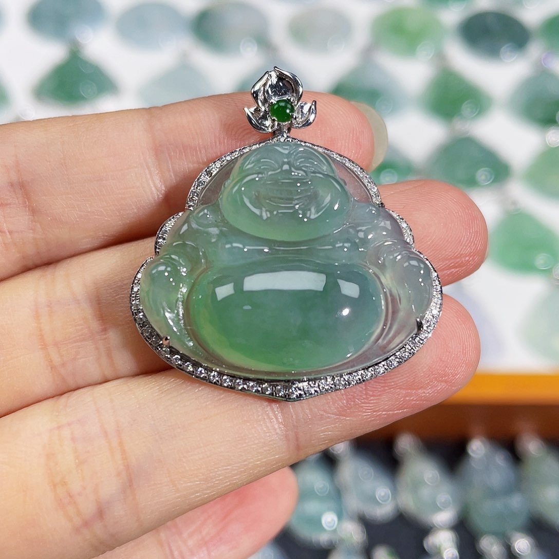 翡翠18K金镶嵌颈饰吊坠