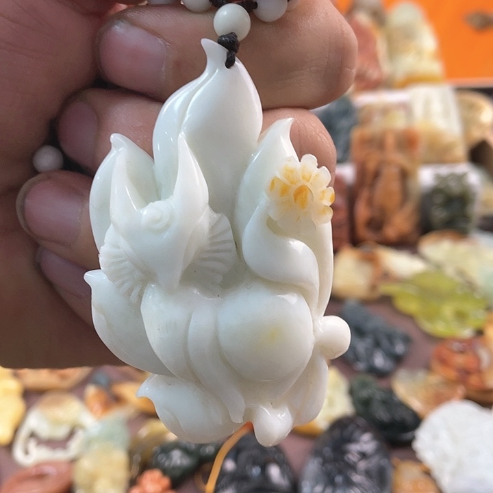 蛇纹石玉颈饰未镶嵌