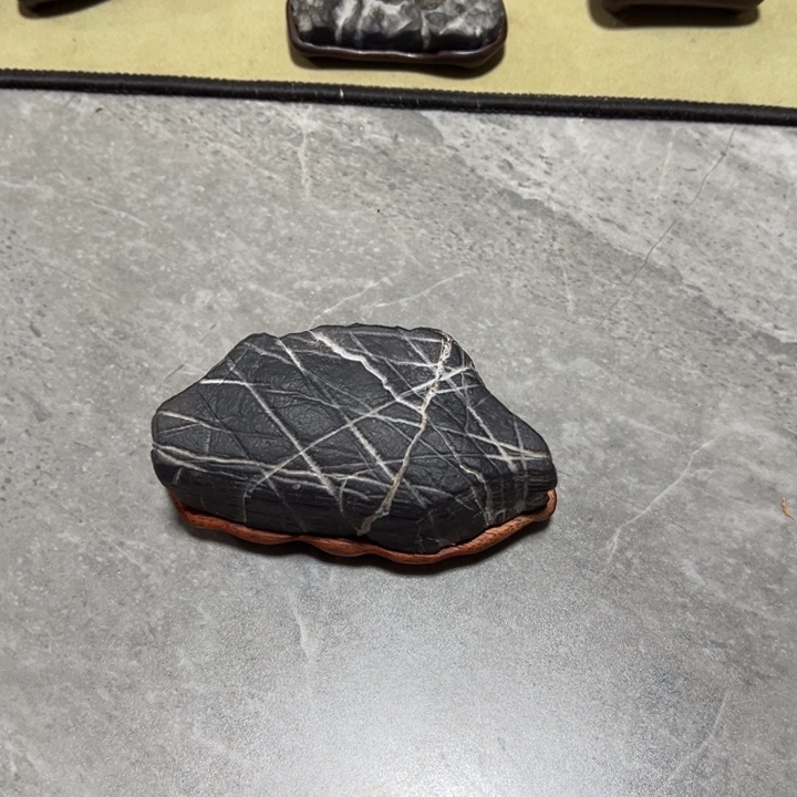 聂***振天然灵璧石精品摆件