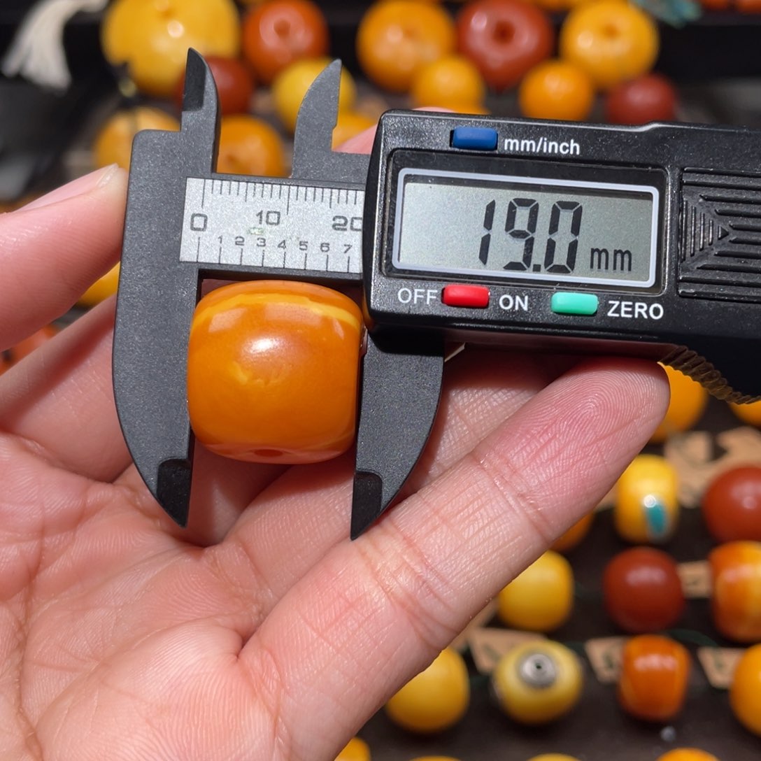 【闪购商品】琥珀裸石未镶嵌三通