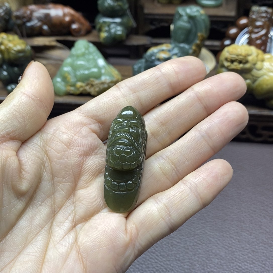 未镶嵌岫岩河磨玉（透闪石质玉）把件