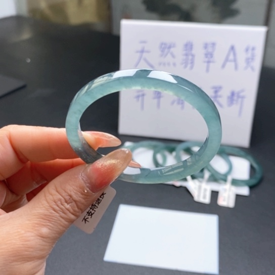 翡翠手镯未镶嵌李*姐51尺寸不退换