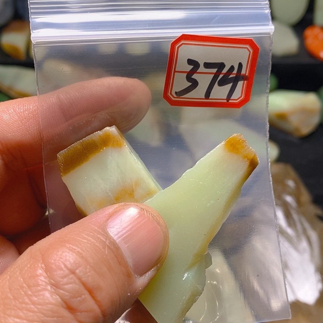 未镶嵌和田玉（糖玉）珠宝半成品大***瘩