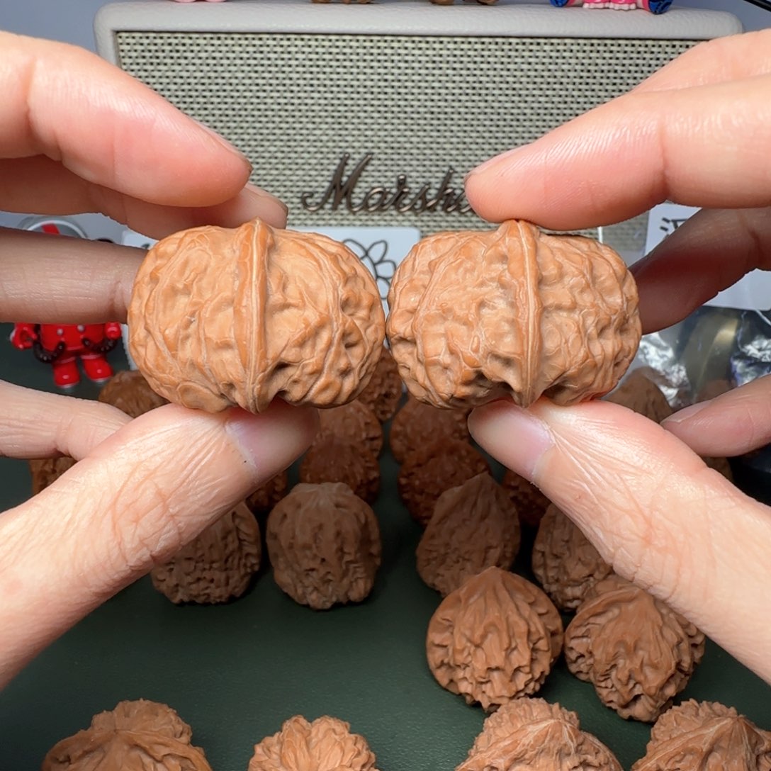 文玩核桃吊坠J门头沟元宝.肚36+