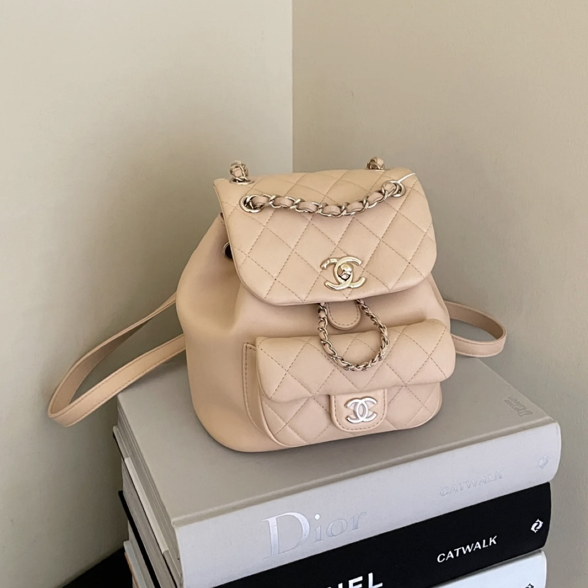 95新 Chanel/香奈儿 24K Duma小号米色牛皮金扣双肩包 6671