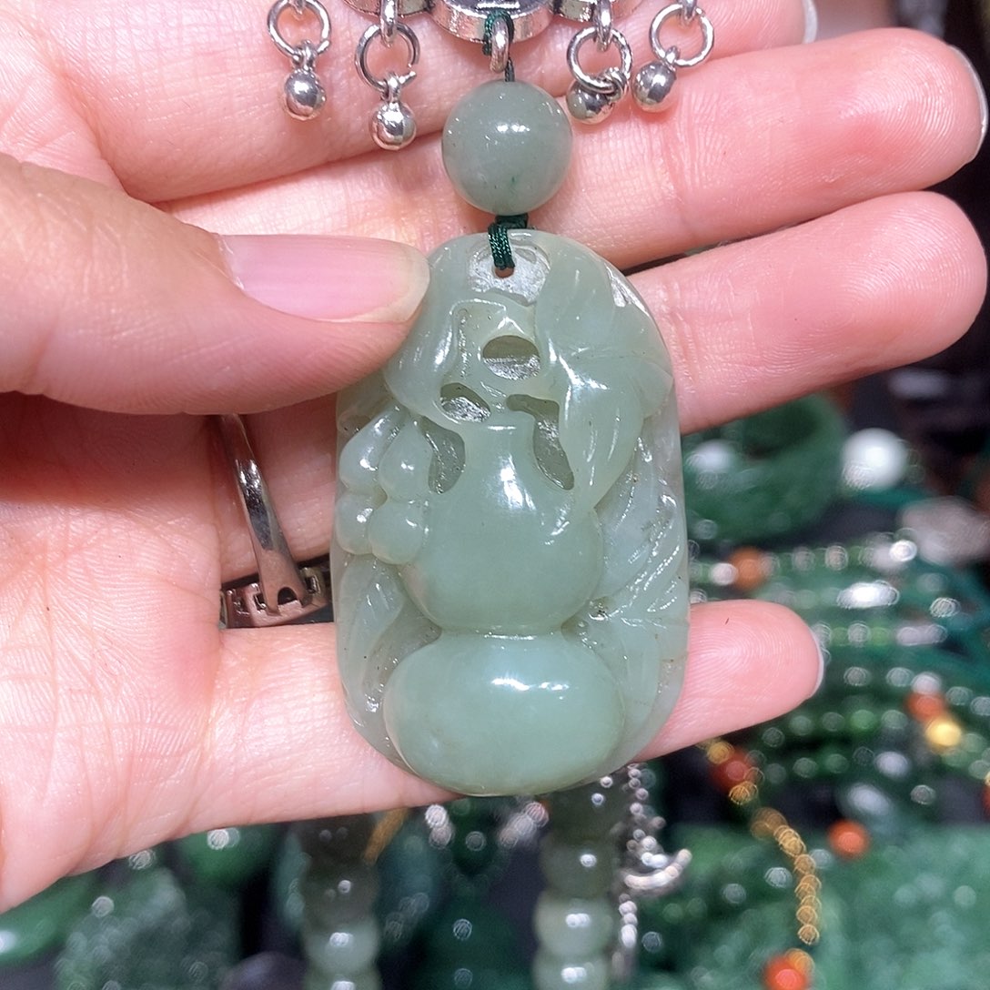 颈饰未镶嵌和田玉（糖玉）