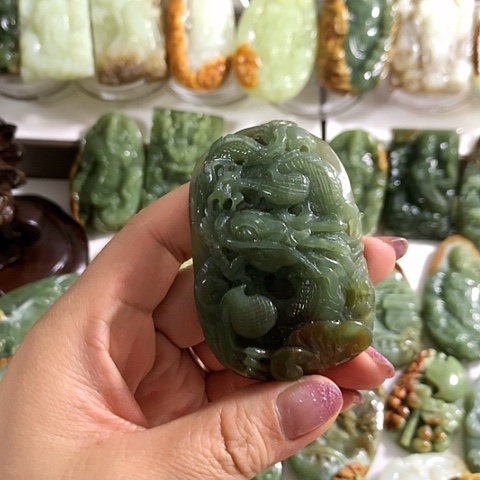 岫岩河磨玉（透闪石质玉）吊坠未镶嵌