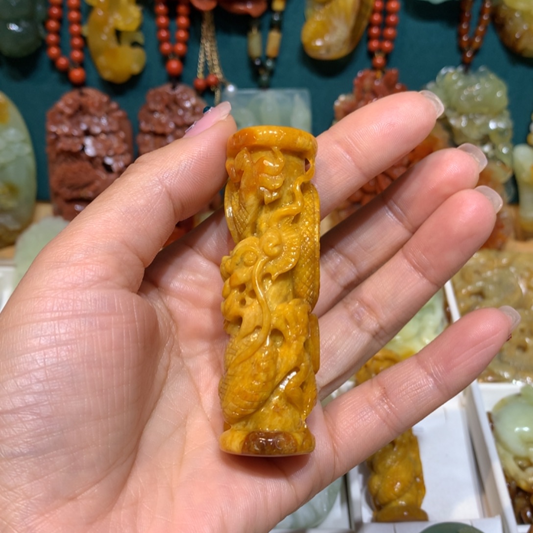 乖***球蛇纹石玉未镶嵌颈饰