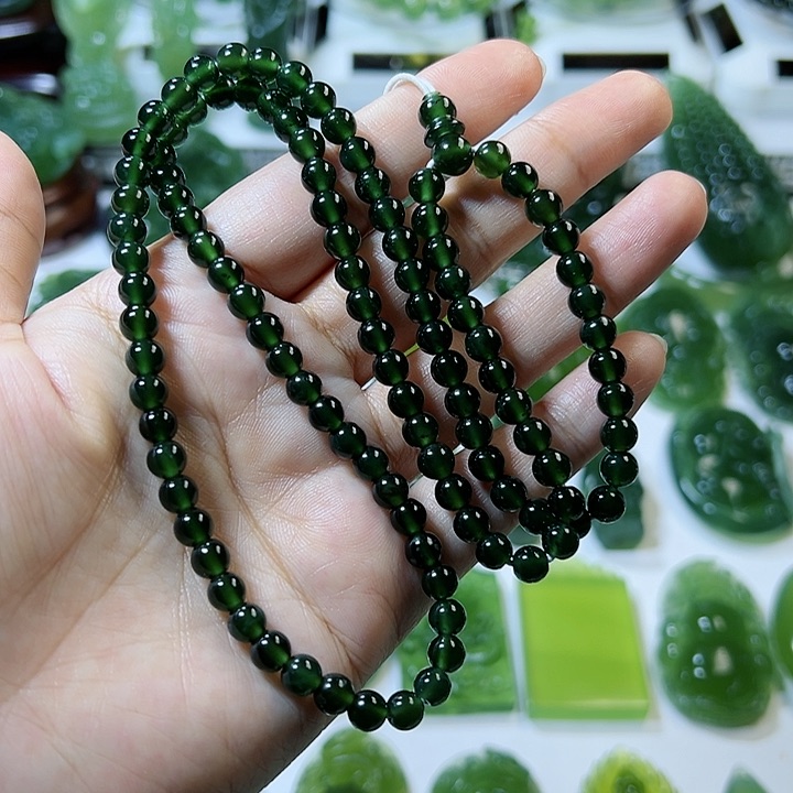 蛇纹石玉颈饰未镶嵌