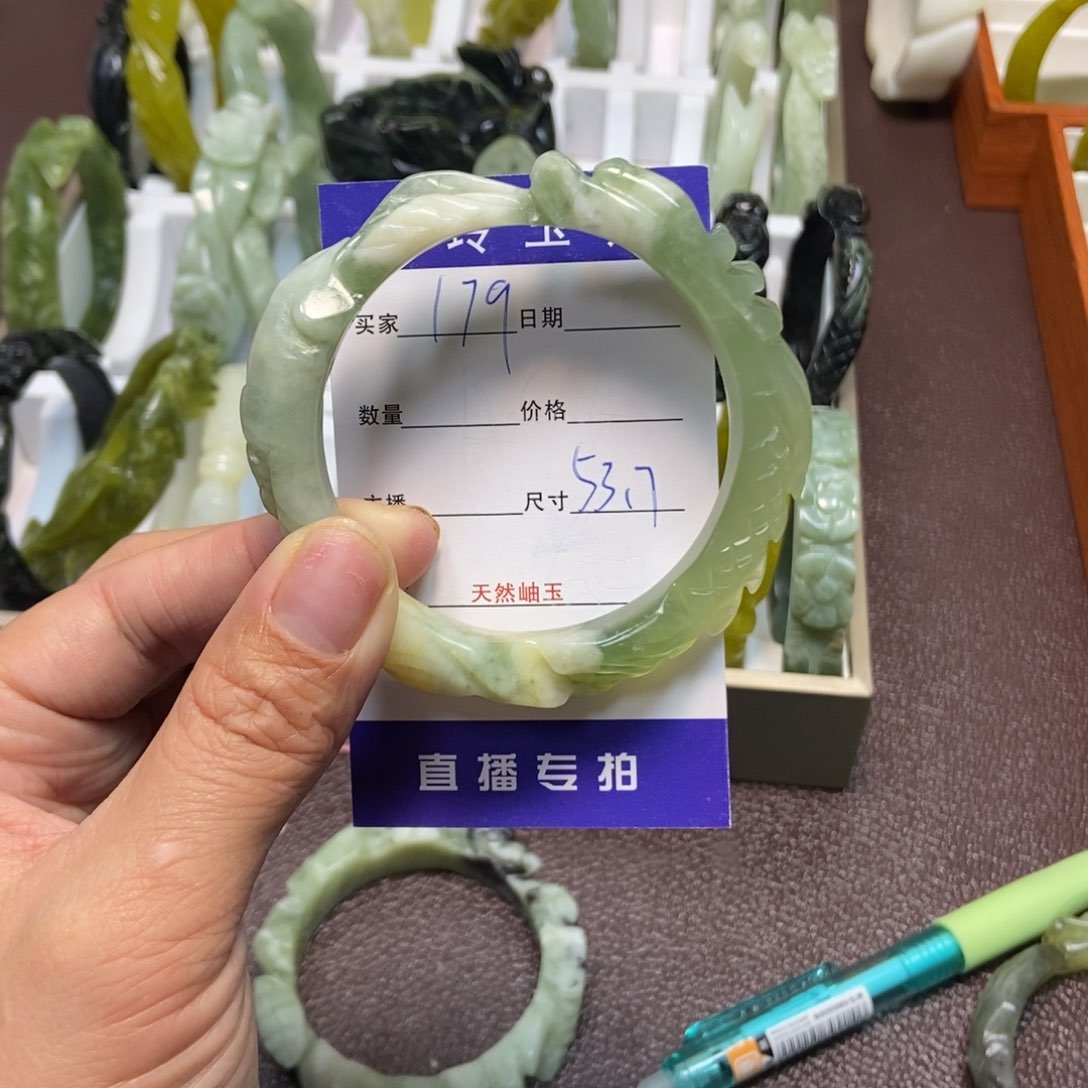 蛇纹石玉手镯未镶嵌