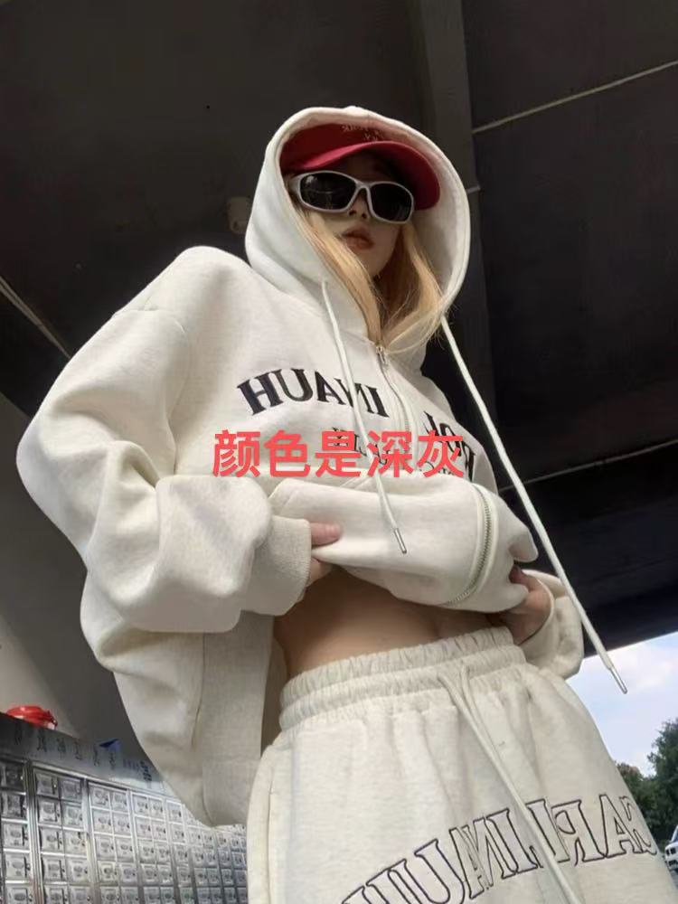 A18-1灰色”CAROL INAUH”左右字母拉链连帽外套（8020）