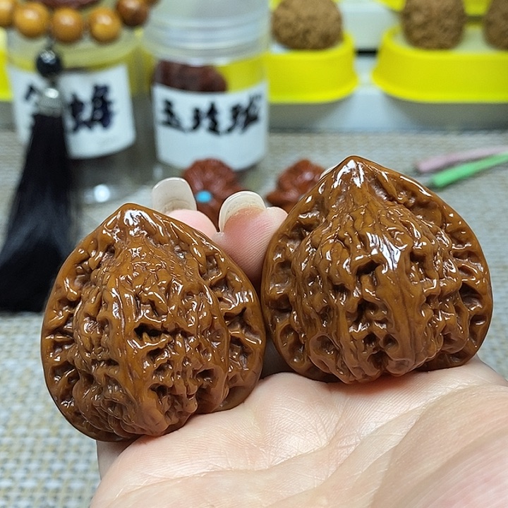 文玩核桃把件红狮子