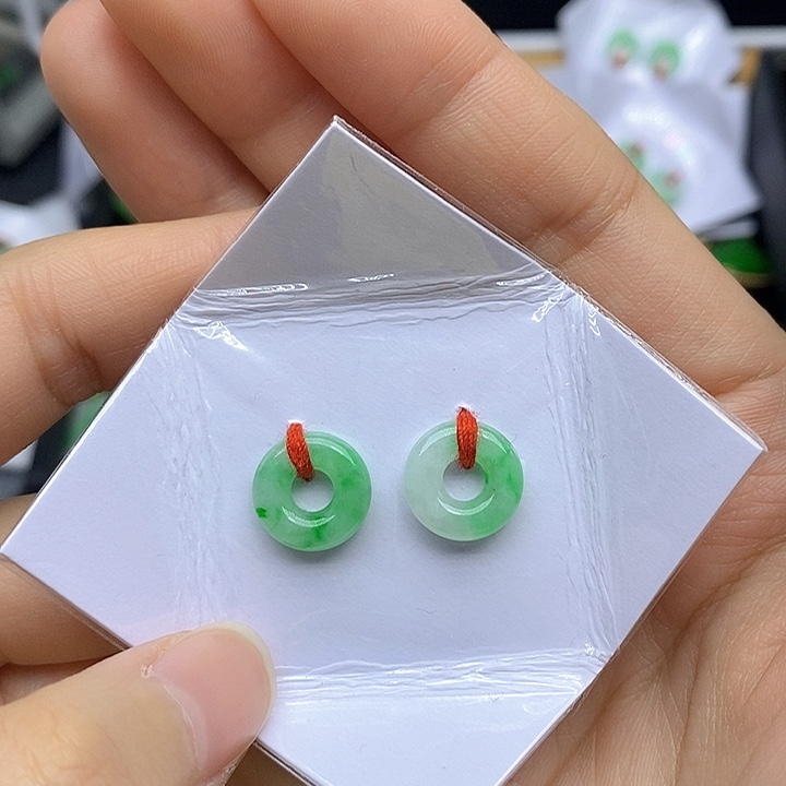 翡翠耳饰未镶嵌小*?天然翡翠