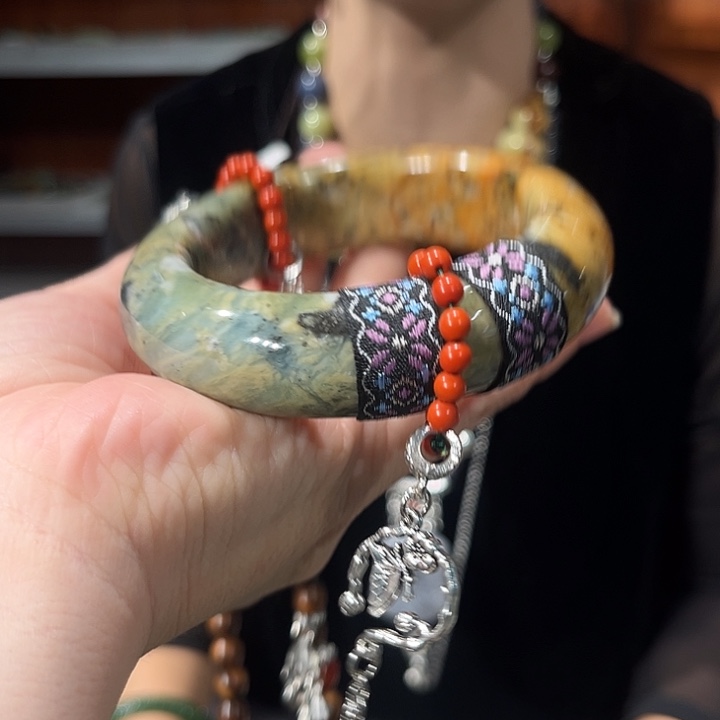 颈饰未镶嵌和田玉（糖玉）