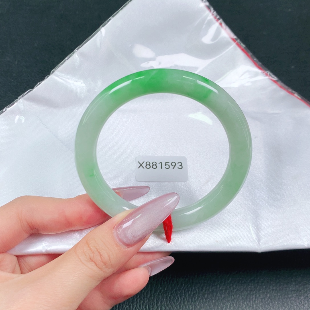 翡翠未镶嵌手镯天然翡翠手镯04