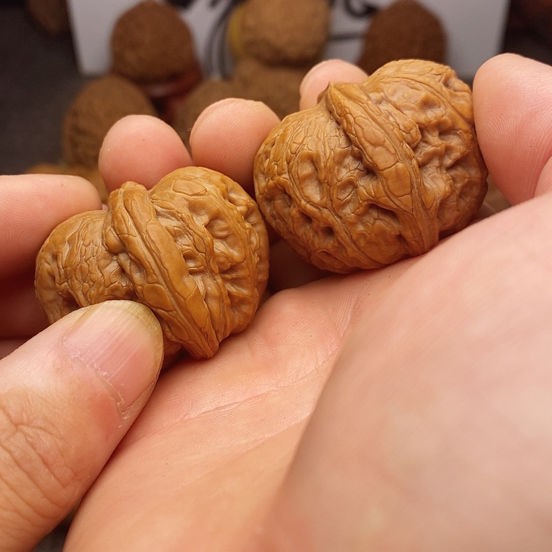 多****40尺元宝文玩核桃