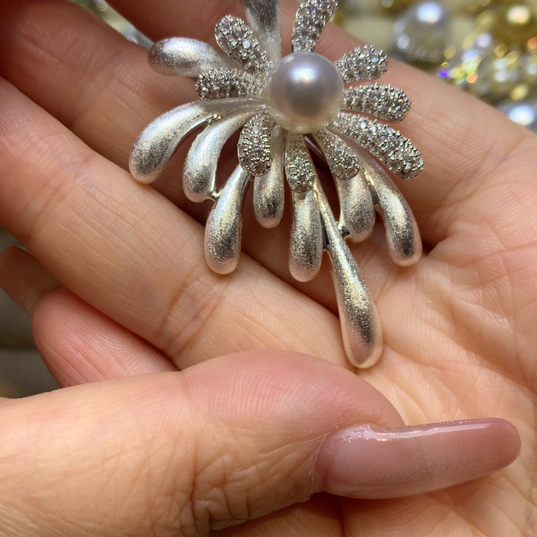 未镶嵌胸饰海水珍珠