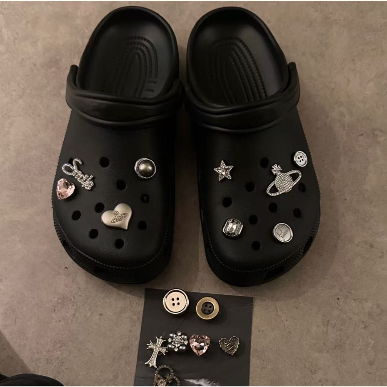 云朵款外贸男女外穿2025新款跨境洞洞鞋