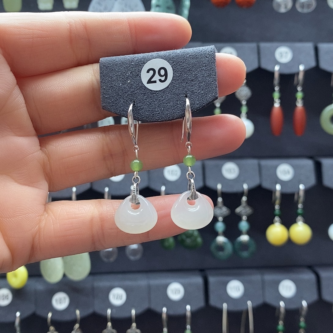 用***3和田玉银S925镶嵌耳饰