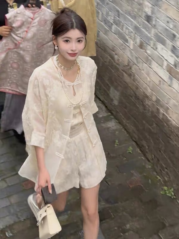新中式国风套装女2025新款夏季高级感重工刺绣防晒衬衫短裤两件套