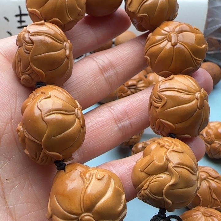 橄榄核手串雕刻工艺