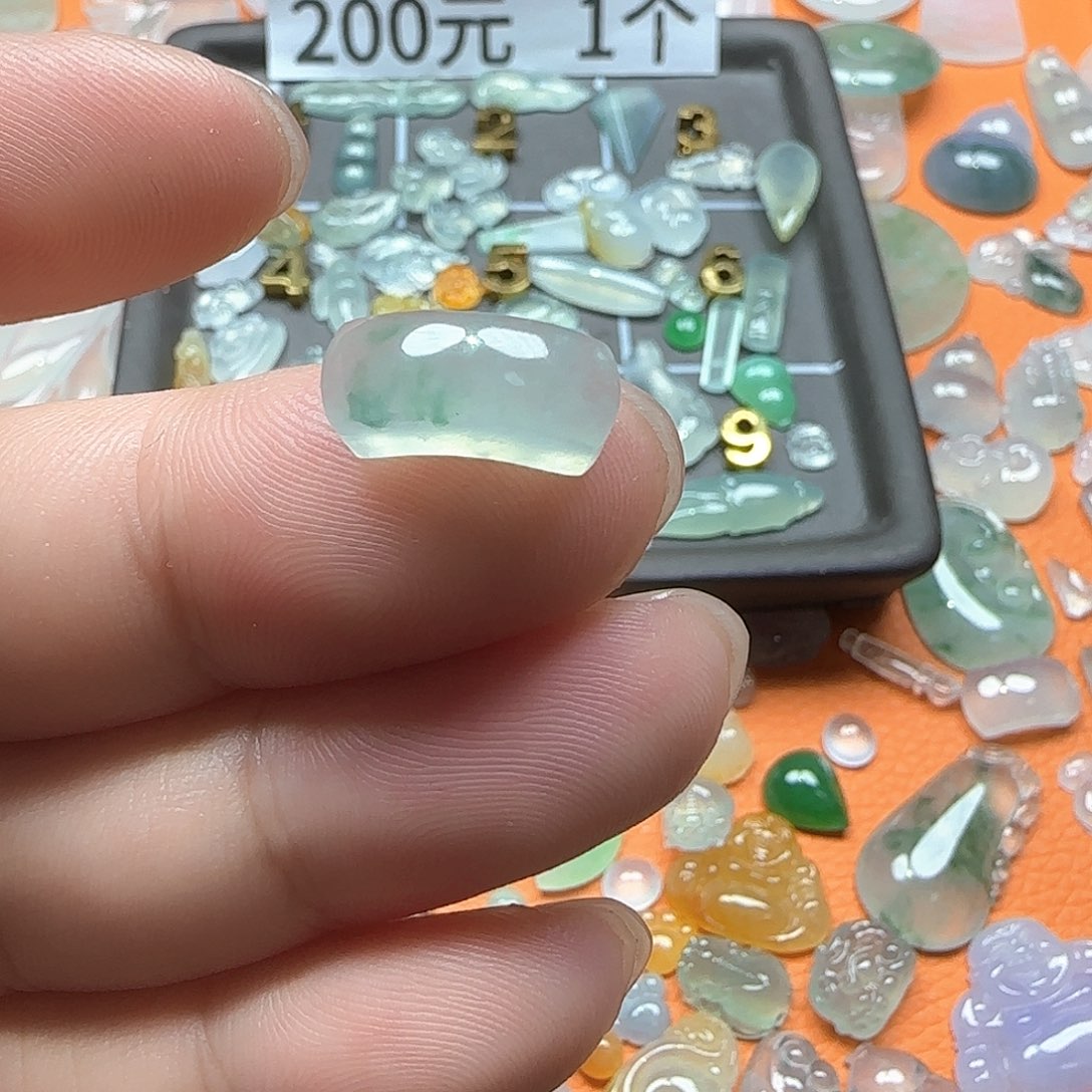 定制翡翠未镶嵌小*柜翡翠
