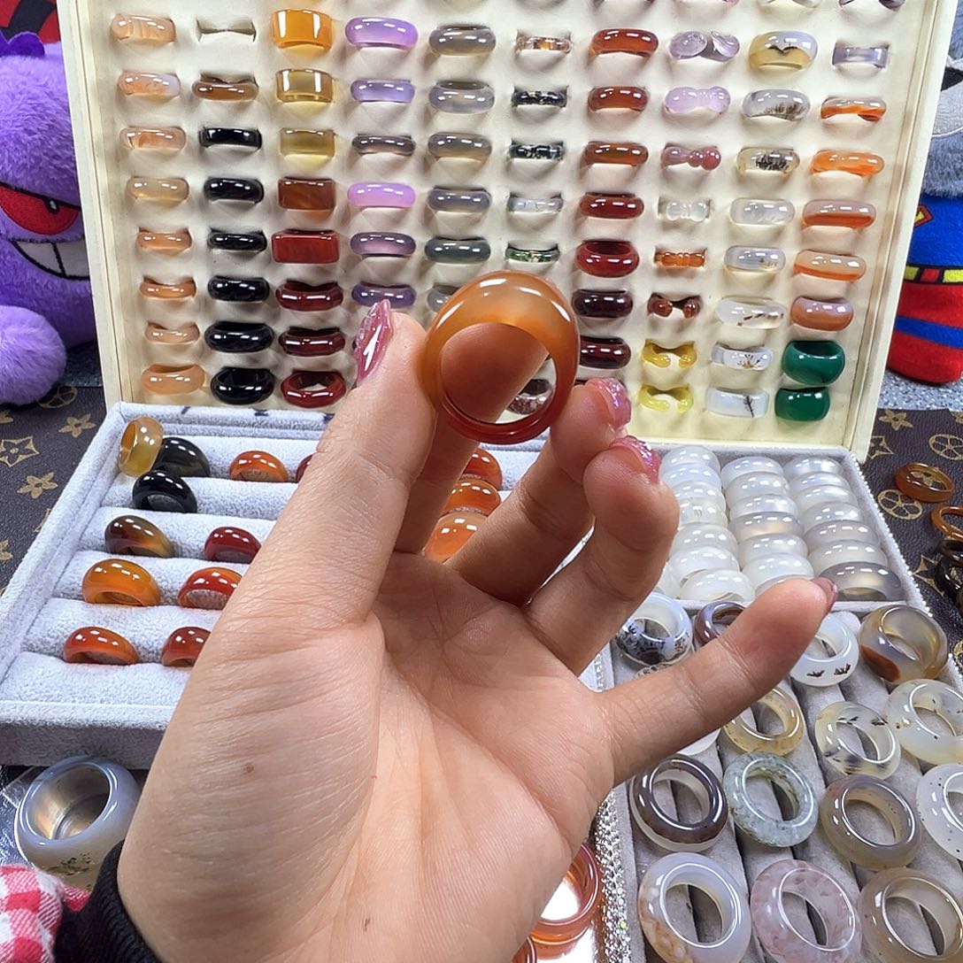 餐***娘玛瑙/玉髓未镶嵌戒指B24不退换19.4港21