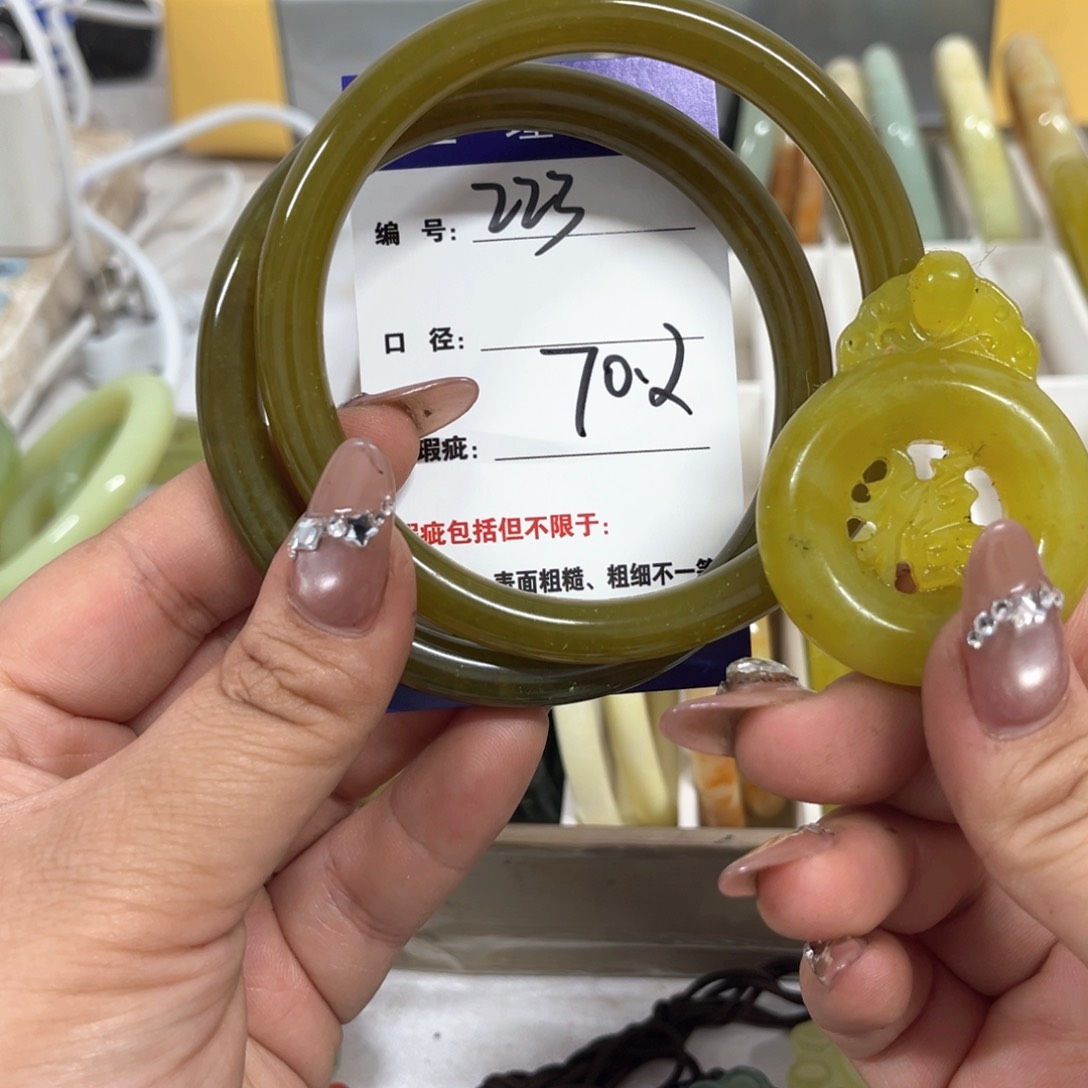 蛇纹石玉手镯未镶嵌