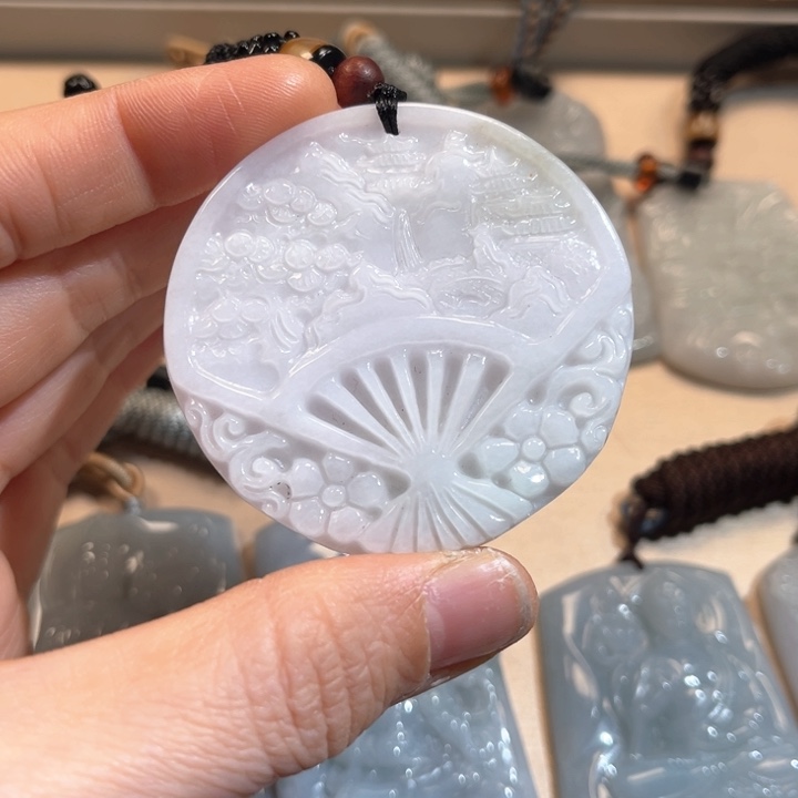 翡翠颈饰未镶嵌翡翠