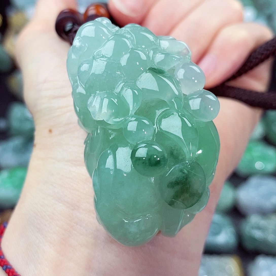 翡翠颈饰未镶嵌天然