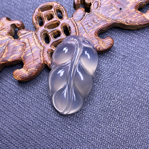 玛瑙玉髓吊坠灰冰叶子