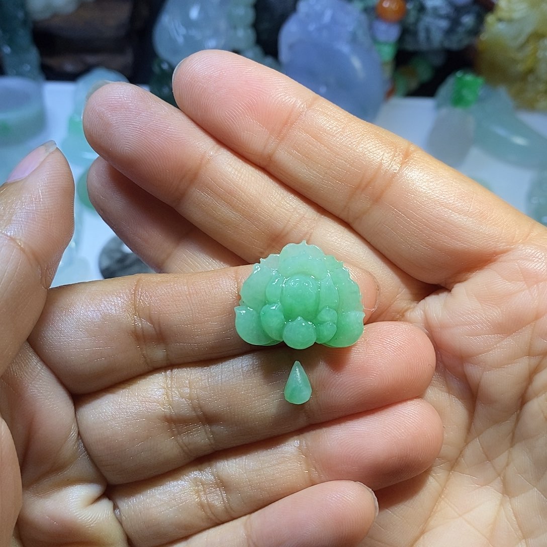 定制翡翠未镶嵌莲花