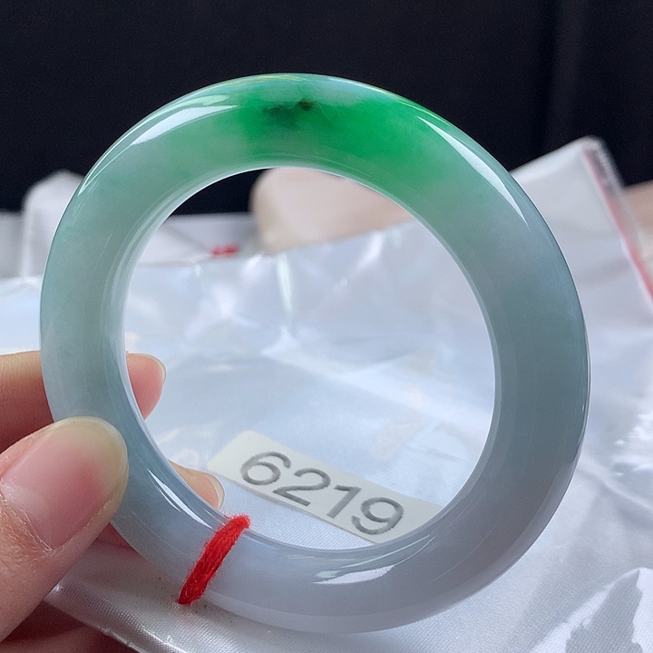 翡翠未镶嵌手镯52有瑕