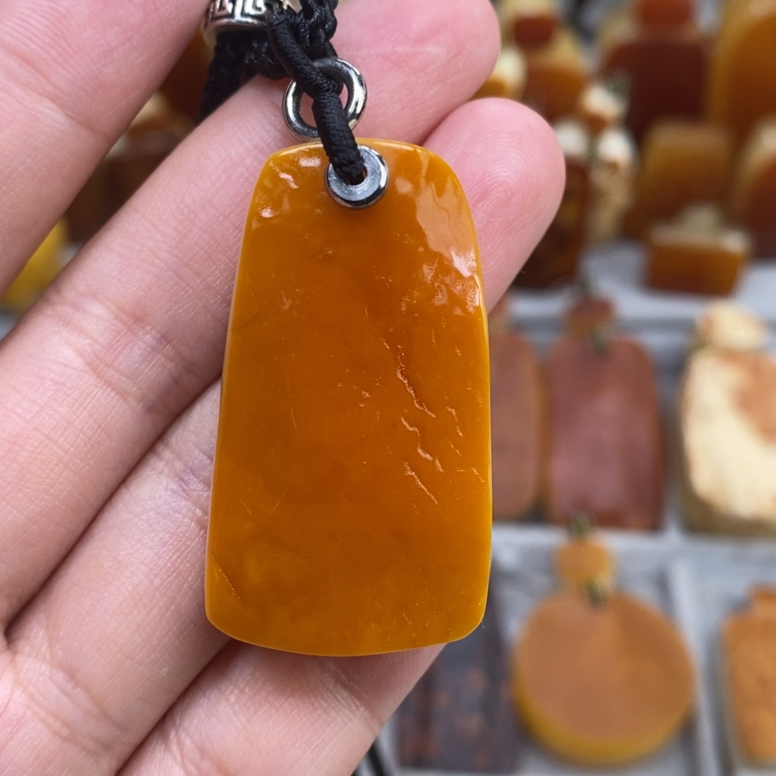 蜜蜡未镶嵌珠宝奇石